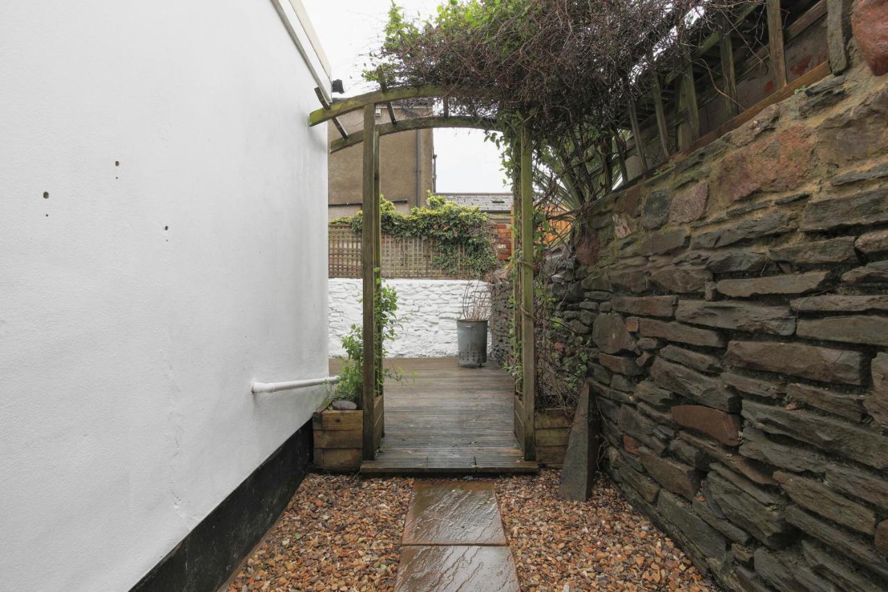 Spacious 4 Bedroom House- Walking Distance To City Centre & Great Backyard Cardiff Exterior foto