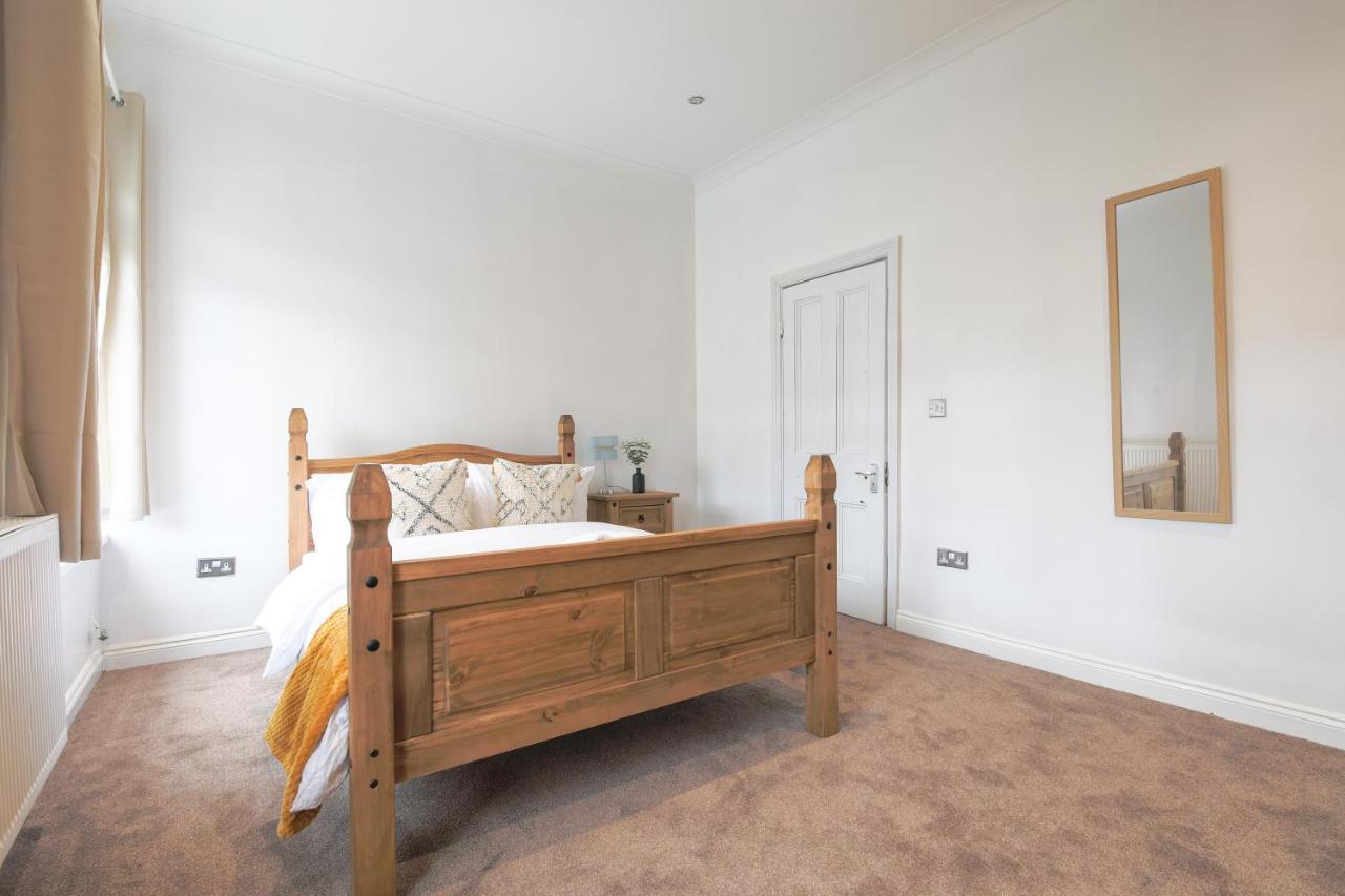 Spacious 4 Bedroom House- Walking Distance To City Centre & Great Backyard Cardiff Exterior foto