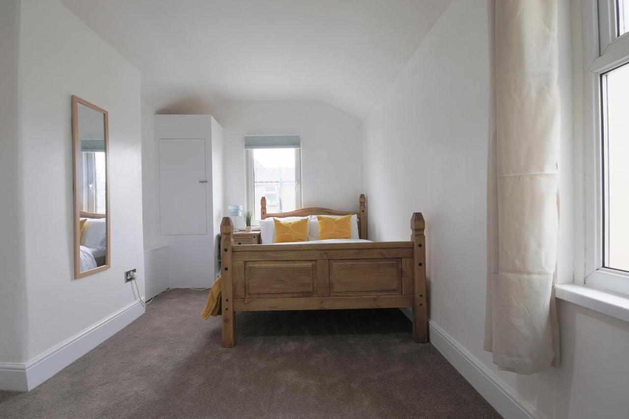 Spacious 4 Bedroom House- Walking Distance To City Centre & Great Backyard Cardiff Exterior foto
